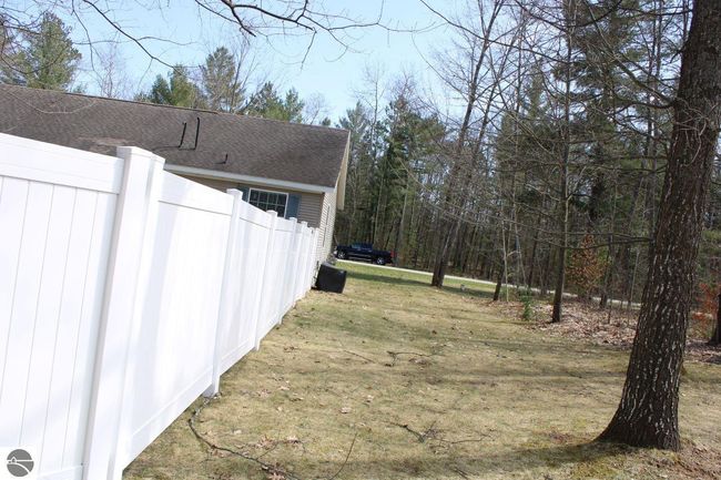2071 Driftwood Ln Ne, House other with 3 bedrooms, 2 bathrooms and null parking in Kalkaska MI | Image 8