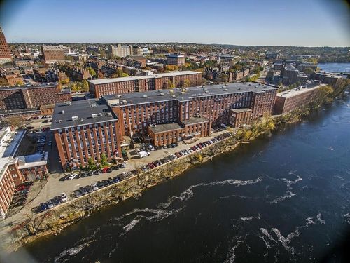 423-250 Commercial St, Manchester, NH, 03101-1127 | Card Image