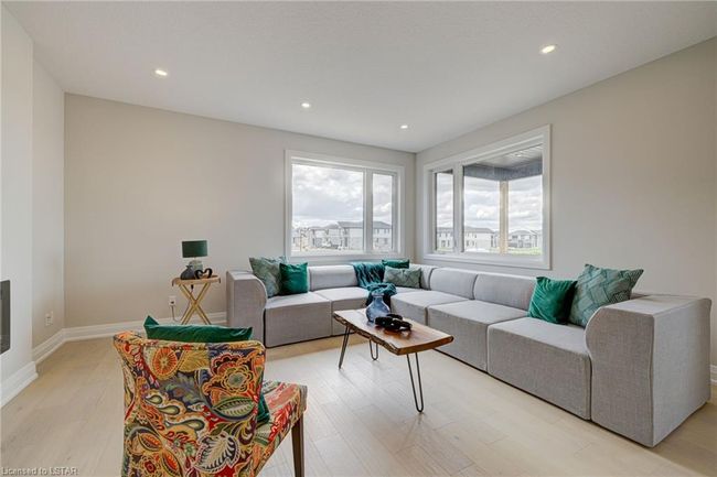 6477 Royal Magnolia Ave, House other with 3 bedrooms, 2 bathrooms and 2 parking in London ON | Image 11