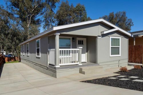18374 Oleander Avenue, Lake Elsinore, CA, 92532 | Card Image