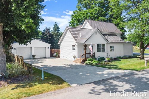 184 Parsonage St, Saranac, MI, 48881-9505 | Card Image