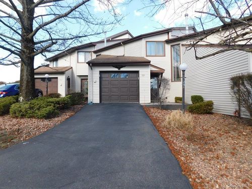 729 Hewitt Ln, New Windsor, NY, 12553-5463 | Card Image