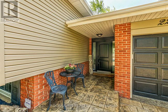 22 Nelson Street, House other with 3 bedrooms, 2 bathrooms and 5 parking in Hamilton (Waterdown) ON | Image 4