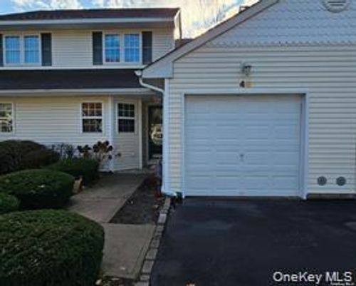46 Blueberry Common, Riverhead, NY, 11901 | Card Image