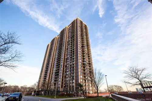 21-e-10-269-10 Grand Central Pkwy, Floral Park, NY, 11005 | Card Image