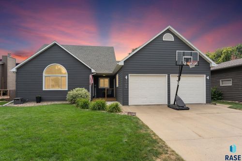 4709 E Alpine Cir Circle, Sioux Falls, SD, 57110 | Card Image