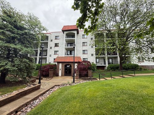 308-350 Plum Creek Drive, Wheeling, IL, 60090 | Card Image
