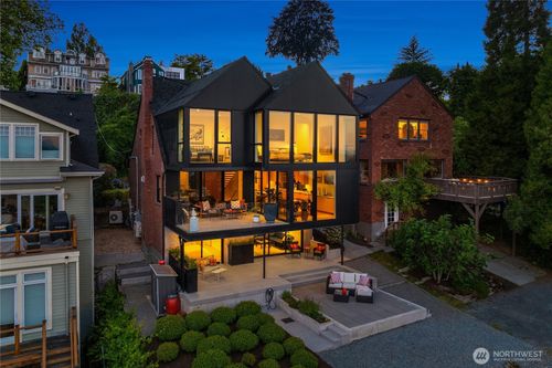 628 36th Ave, Seattle, WA, 98122-6420 | Card Image
