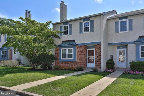 2901 Doris Ct, PHOENIXVILLE, PA, 19460-1867 | Card Image