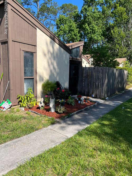 2-10711 Whispering Woods Pl, JACKSONVILLE, FL, 32246-9319 | Card Image