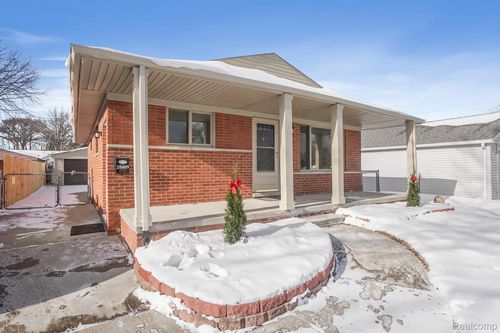 28409 Rockwood St, Saint Clair Shores, MI, 48081-3640 | Card Image