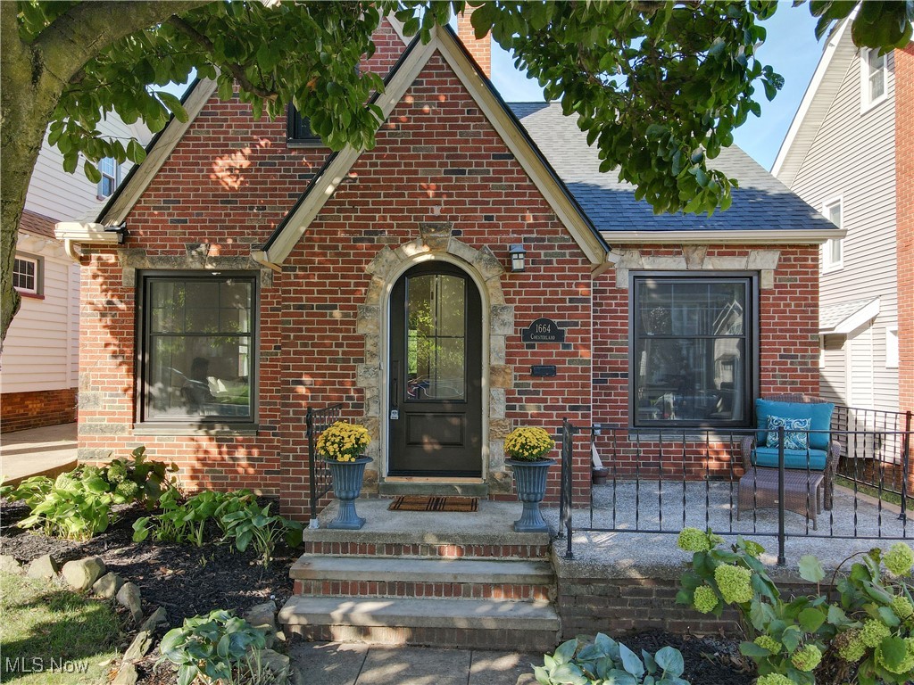 Chesterland Ave, Lakewood, OH 44107