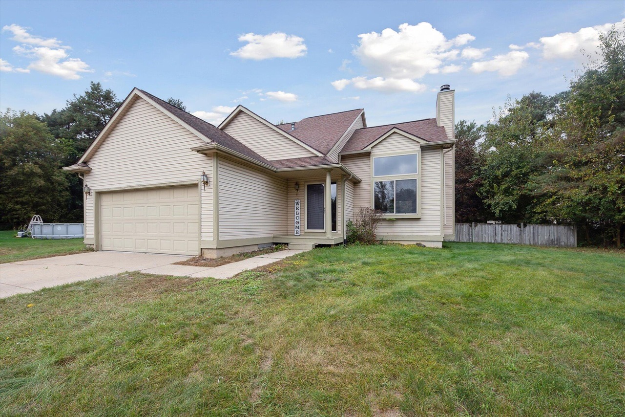 Winding River Ln, Williamston, MI 48895