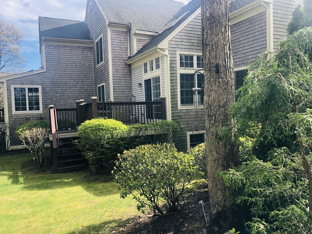 Gold Leaf Ln, Mashpee, MA 02649