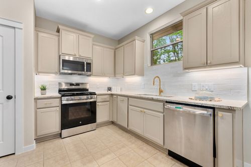 105 Rosebud Ln, Georgetown, TX, 78633-4383 | Card Image