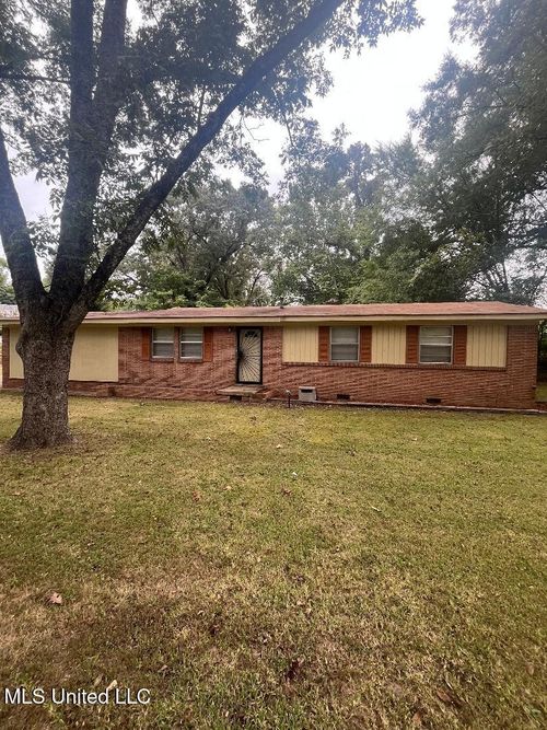 185 Chatham Dr, Holly Springs, MS, 38635-3102 | Card Image