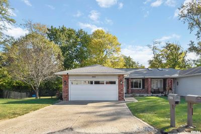 1832 Vienna Court, Home with 2 bedrooms, 2 bathrooms and null parking in Pekin IL | Image 2