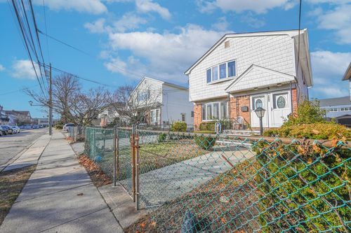 340 Mulry Ln, Lawrence, NY, 11559-1654 | Card Image