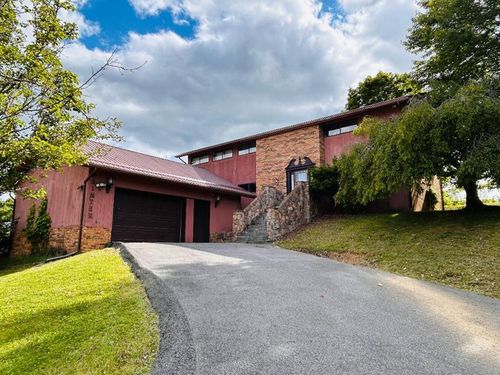 562 Rolling Hills Dr, Princeton, WV, 24740-2377 | Card Image