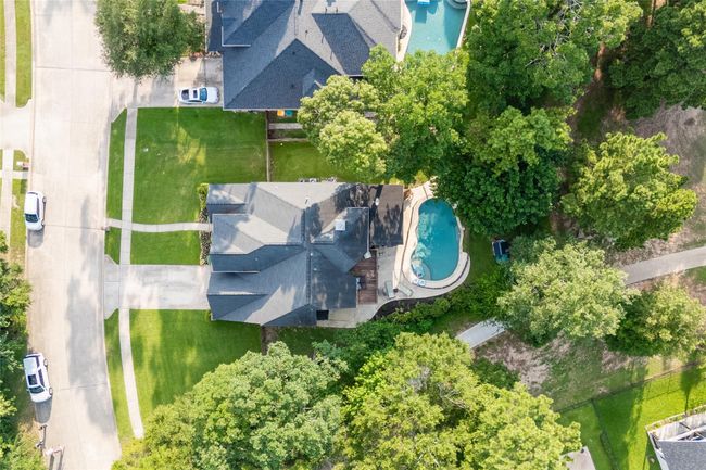 The bird's eye view gives you a look at the unique privacy of this property. | Image 44