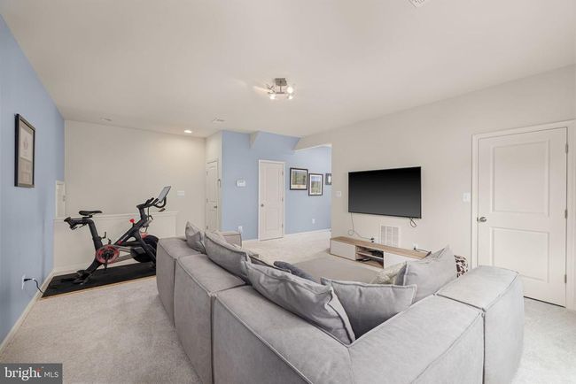 42294 Peregrine Ter, Townhouse with 4 bedrooms, 4 bathrooms and null parking in BRAMBLETON VA | Image 5