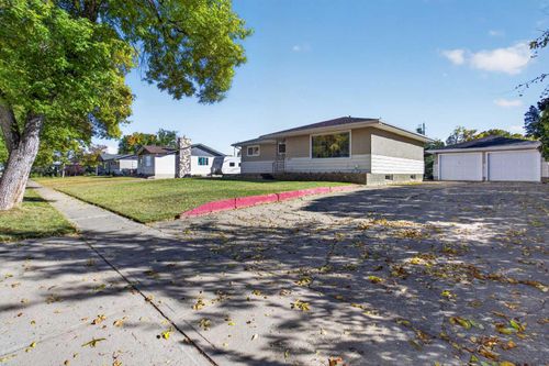 5205 56 St, Camrose, AB, T4V2E2 | Card Image