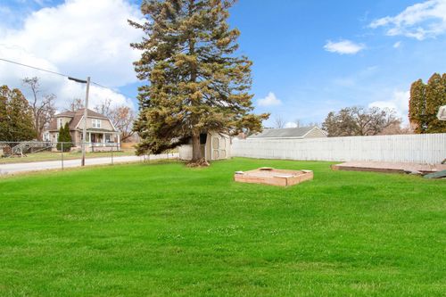 8059 Maple St, Swartz Creek, MI, 48473-1316 | Card Image