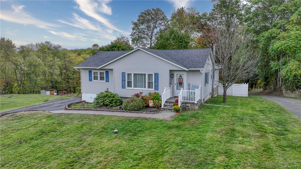 Lakeside Dr, New Windsor, NY 12553