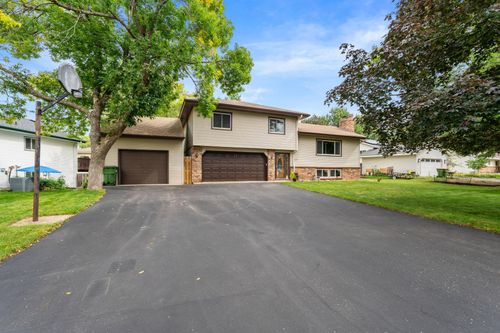 8653 Brant St Ne, Circle Pines, MN, 55014-4038 | Card Image