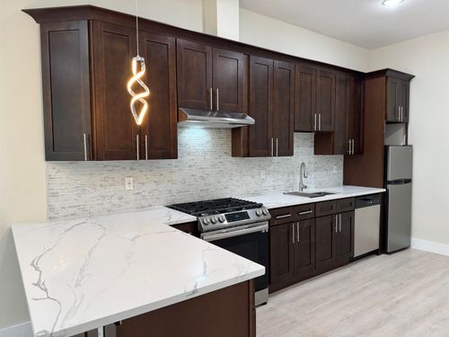 1i-527 Union Ave, Belleville, NJ, 07109-2215 | Card Image