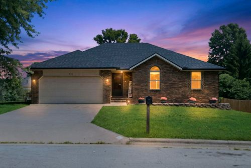 615 E Sunset Ave, Nixa, MO, 65714-8521 | Card Image