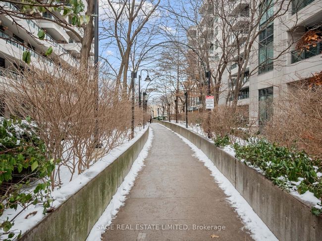 507 - 20 Scrivener Sq, Condo with 2 bedrooms, 2 bathrooms and null parking in Toronto ON | Image 42
