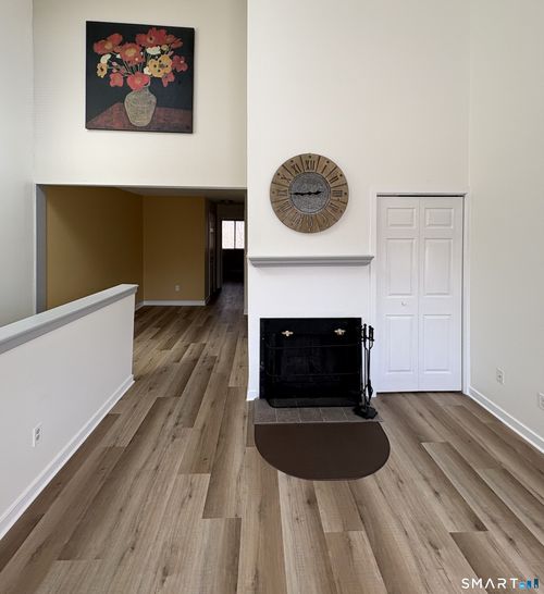 apt-24-295 Redstone Hill Rd, Bristol, CT, 06010-7975 | Card Image