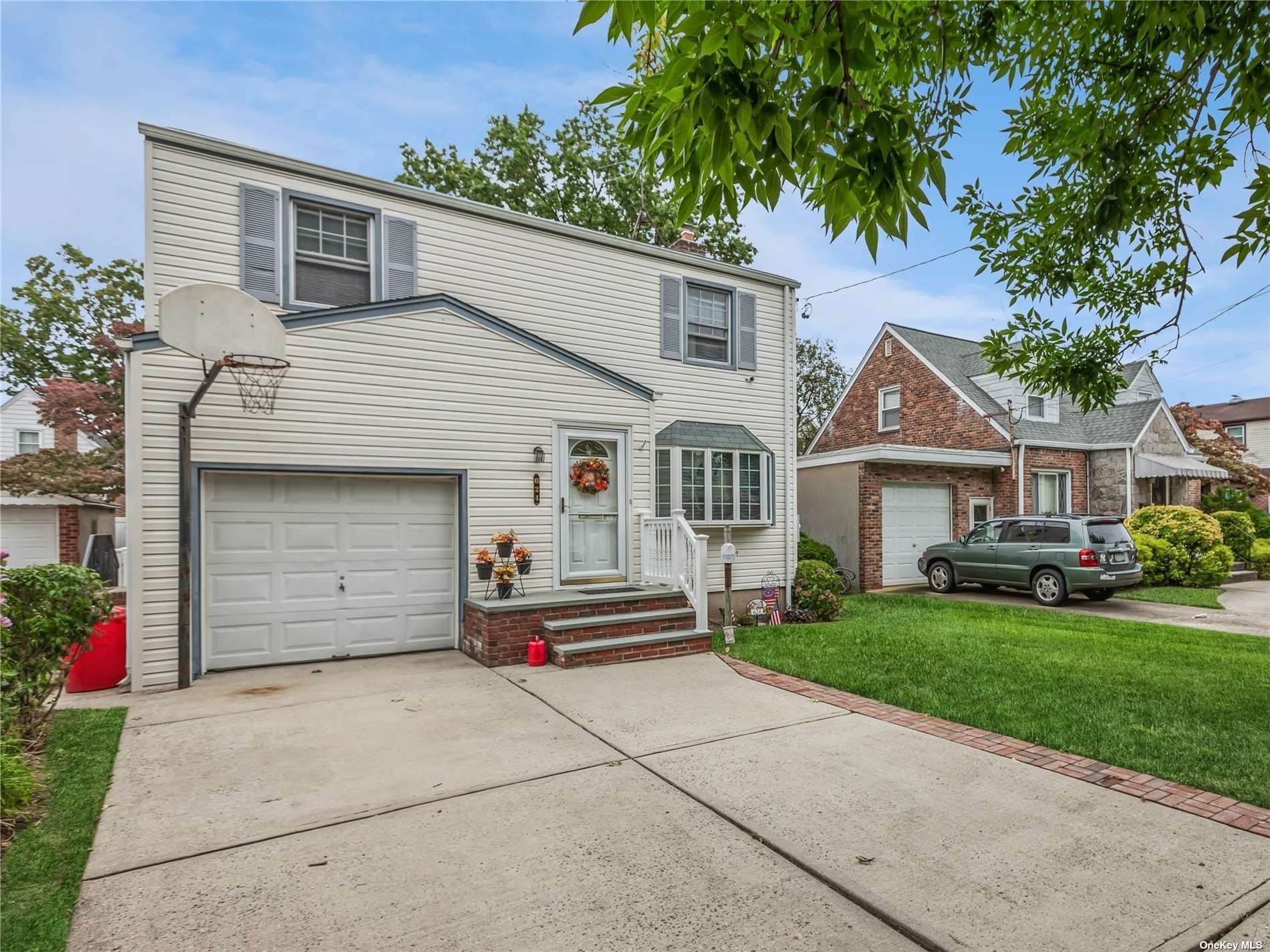 11th St, New Hyde Park, NY 11040