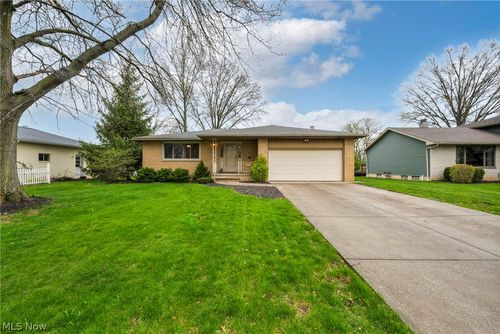 13700 Indian Creek Dr, Middleburg Heights, OH, 44130-6813 | Card Image