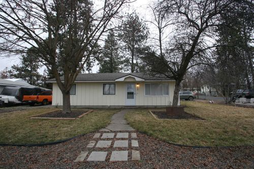 1422 4th St, Cheney, WA, 99004-1824 | Card Image