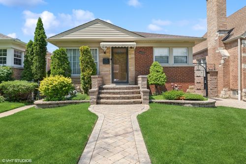6144 N Keystone Ave, Chicago, IL, 60646-5212 | Card Image