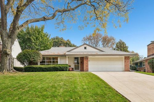 7824 Saint Anne Court, Wauwatosa, WI, 53213 | Card Image
