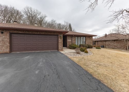 3748 53rd St, Moline, IL, 61265-6642 | Card Image