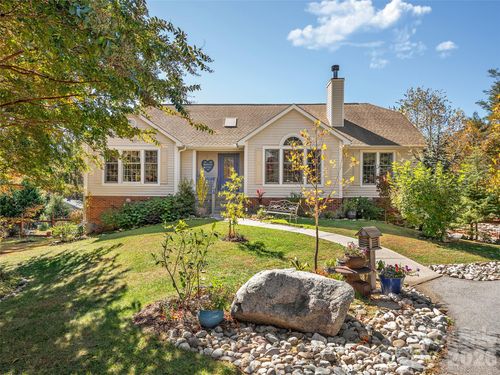 23 Old Applewood Ln, Hendersonville, NC, 28739-8904 | Card Image