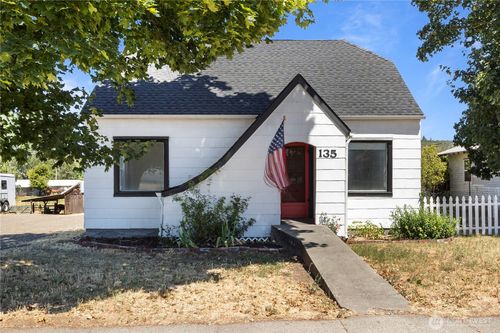 135 E Broadway St, Goldendale, WA, 98620-9151 | Card Image