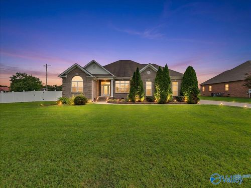 27712 Taylor Lynn Cir, Elkmont, AL, 35620-3189 | Card Image