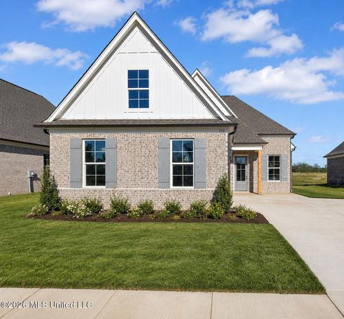895 Coahoma Ct, Nesbit, MS, 38651-1071 | Card Image