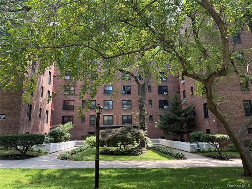 5j-83-20 98th St, Woodhaven, NY, 11421-1640 | Card Image