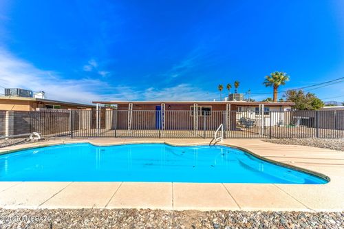 1033 W Lind St, Tucson, AZ, 85705-3465 | Card Image