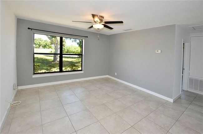 Living Room Area | Image 17