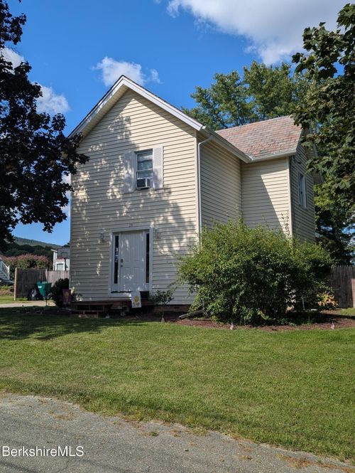 19 Fisk St, Cheshire, MA, 01225-8904 | Card Image