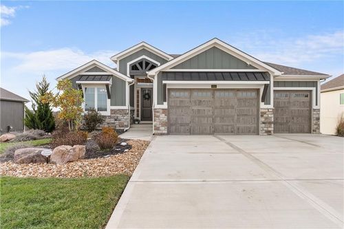 8904 N Colrain Ave, Kansas City, MO, 64101 | Card Image