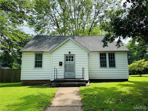 516 W Randle St, Lebanon, IL, 62254-1243 | Card Image