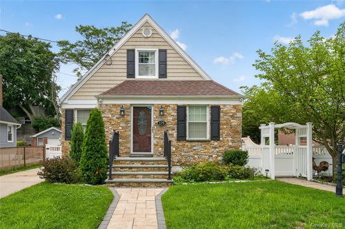 175 Wardwell Rd, Mineola, NY, 11501-2221 | Card Image